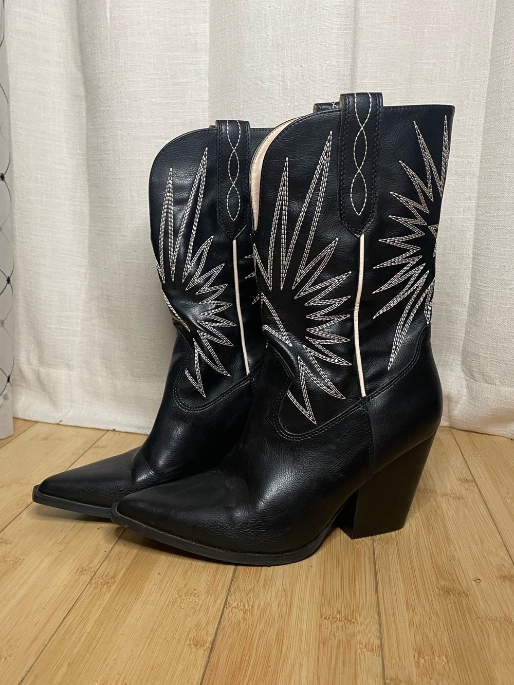 🖤Oasis Society - Black Embroidered Pointed-Toe Western Heeled Boots Size 8